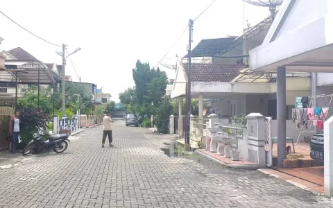 Rumah Vila Komplek Taman Tomang Elok Medan (R-0195)