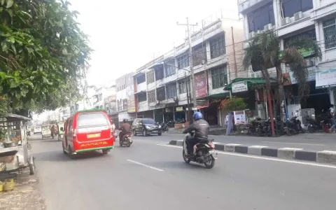 Ruko Jl.hm.Yamin smpang Jl.Pahlawan dkat amik&bimbel medicom