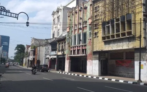 Gedung mini Tua,Jl.Ahmad Yani simpang Jl.Perdana, Kesawan,