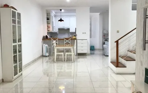 Dijual Rumah Taman Ratu, Furnished, Kb.Jeruk, Jakarta-R-0369