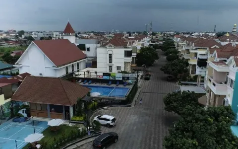 Rumah siap huni Komplek The Piazza Residence Blok E, Medan-R-0366