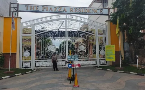 Rumah siap huni Komplek The Piazza Residence Blok E, Medan-R-0366