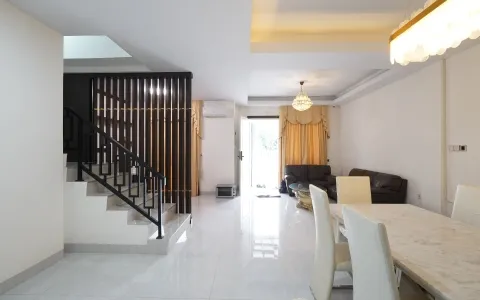 Dijual Rumah Full Furnish Komplek Jewel Park Blok C, Medan