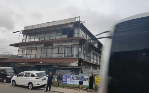Disewa Gedung (ruang usaha) Jl. Proklamasi, Karawaci, Tangerang, Banten.